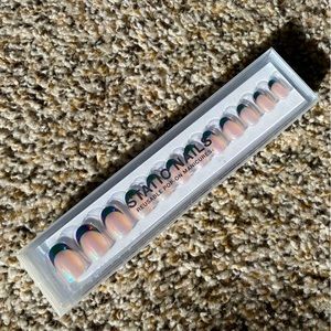 STATIC NAILS - HOLOGRAPHIC FRENCH BLACK ROUND Pop on Re-usable Nails 💅🏼